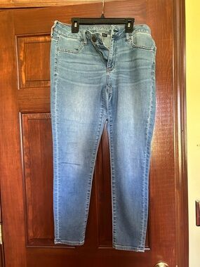 American Eagle Outfitters Medium Light Blue Skinny Jeans